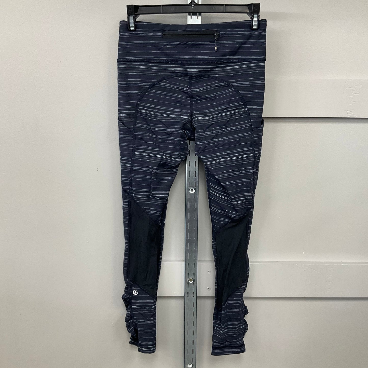 ATHLETIC LEGGINGS CAPRIS by LULULEMON In NAVY, Size: 4