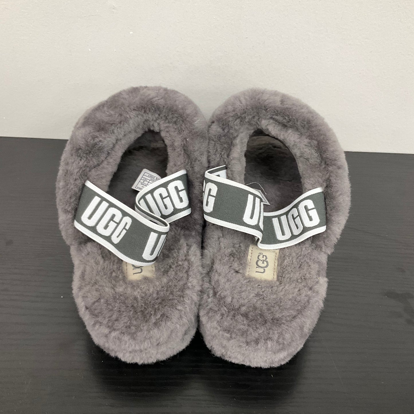 SLIPPERS DESIGNER by UGG In GREY, Size 9