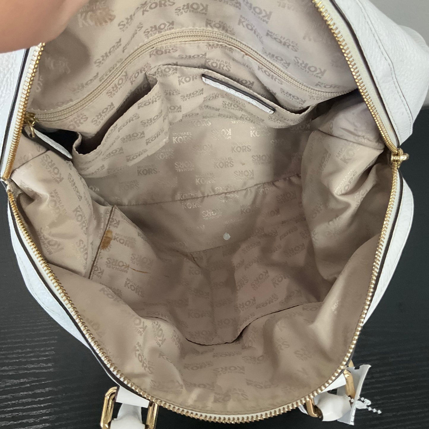 Handbag Designer By Michael Kors In White, Size:Medium