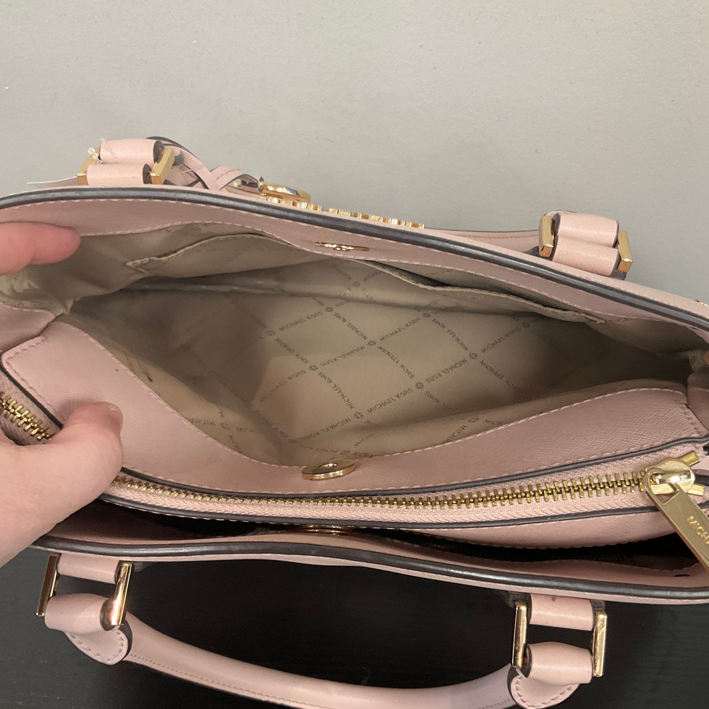 Handbag Designer By Michael Kors In Pink, Size:Medium