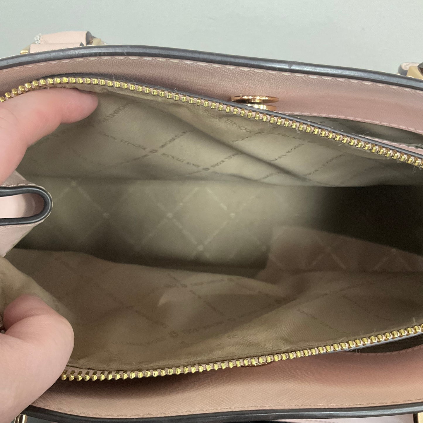Handbag Designer By Michael Kors In Pink, Size:Medium