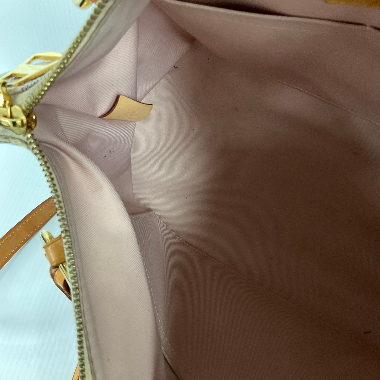 Handbag Luxury Designer By Louis Vuitton, Size: Medium