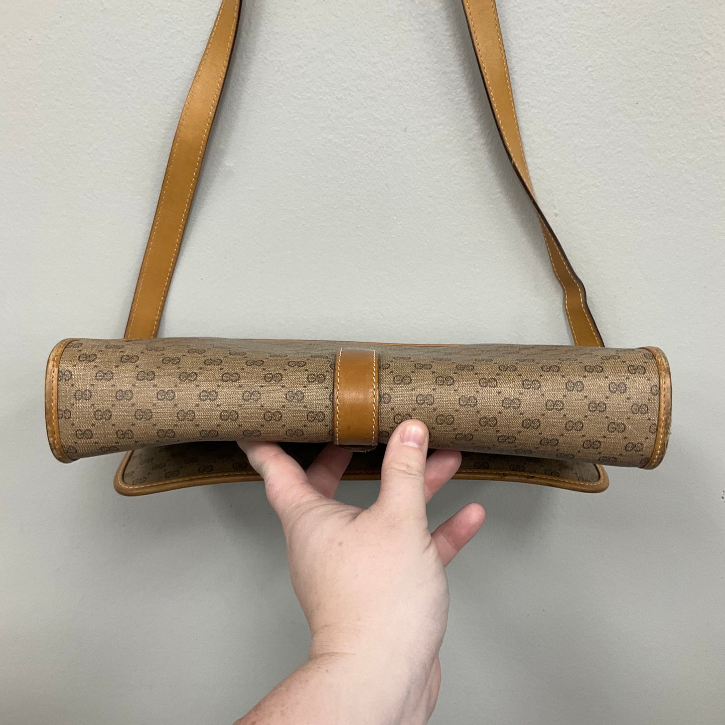 Crossbody Luxury Designer By Gucci, Size: Small