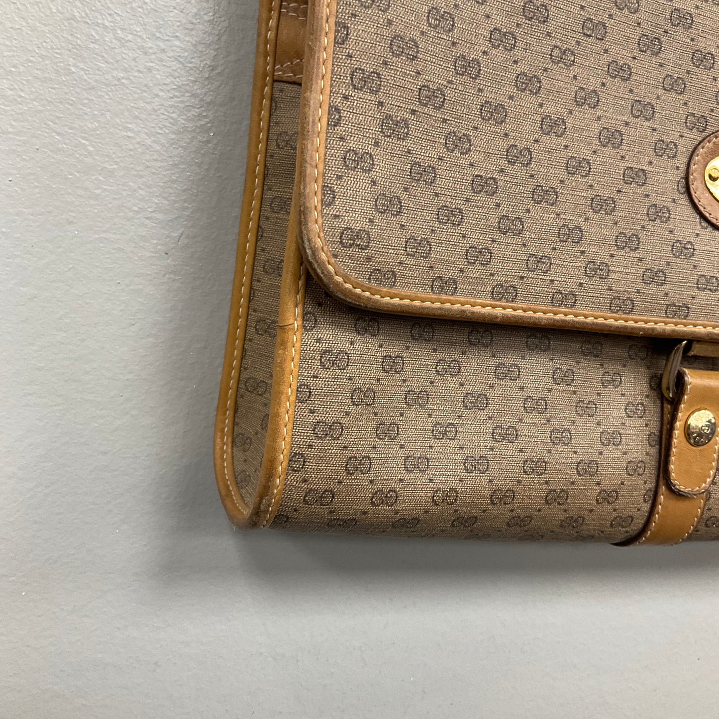 Crossbody Luxury Designer By Gucci, Size: Small