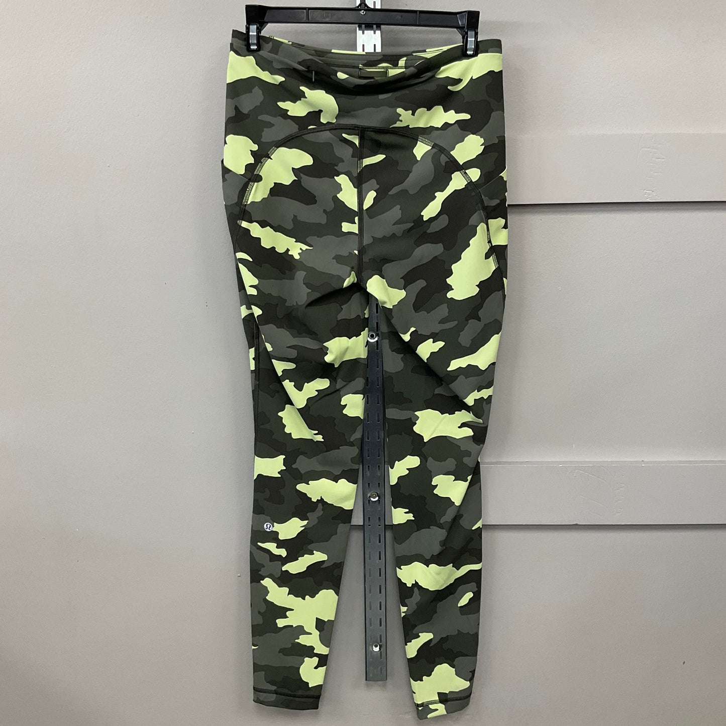 ATHLETIC LEGGINGS by LULULEMON In CAMOUFLAGE PRINT, Size: 8