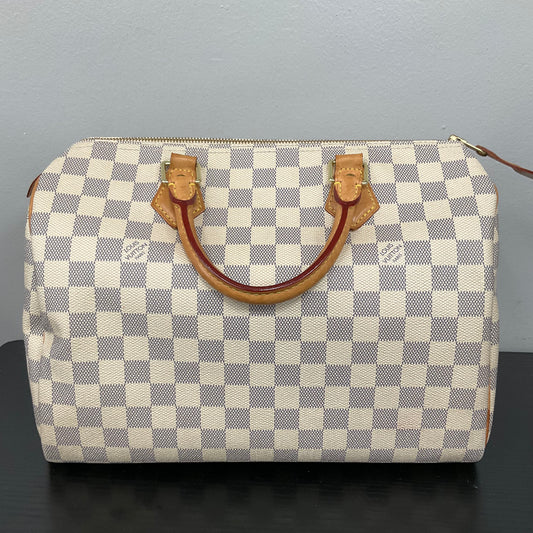 Handbag Luxury Designer By Louis Vuitton In Cream, Size:Medium