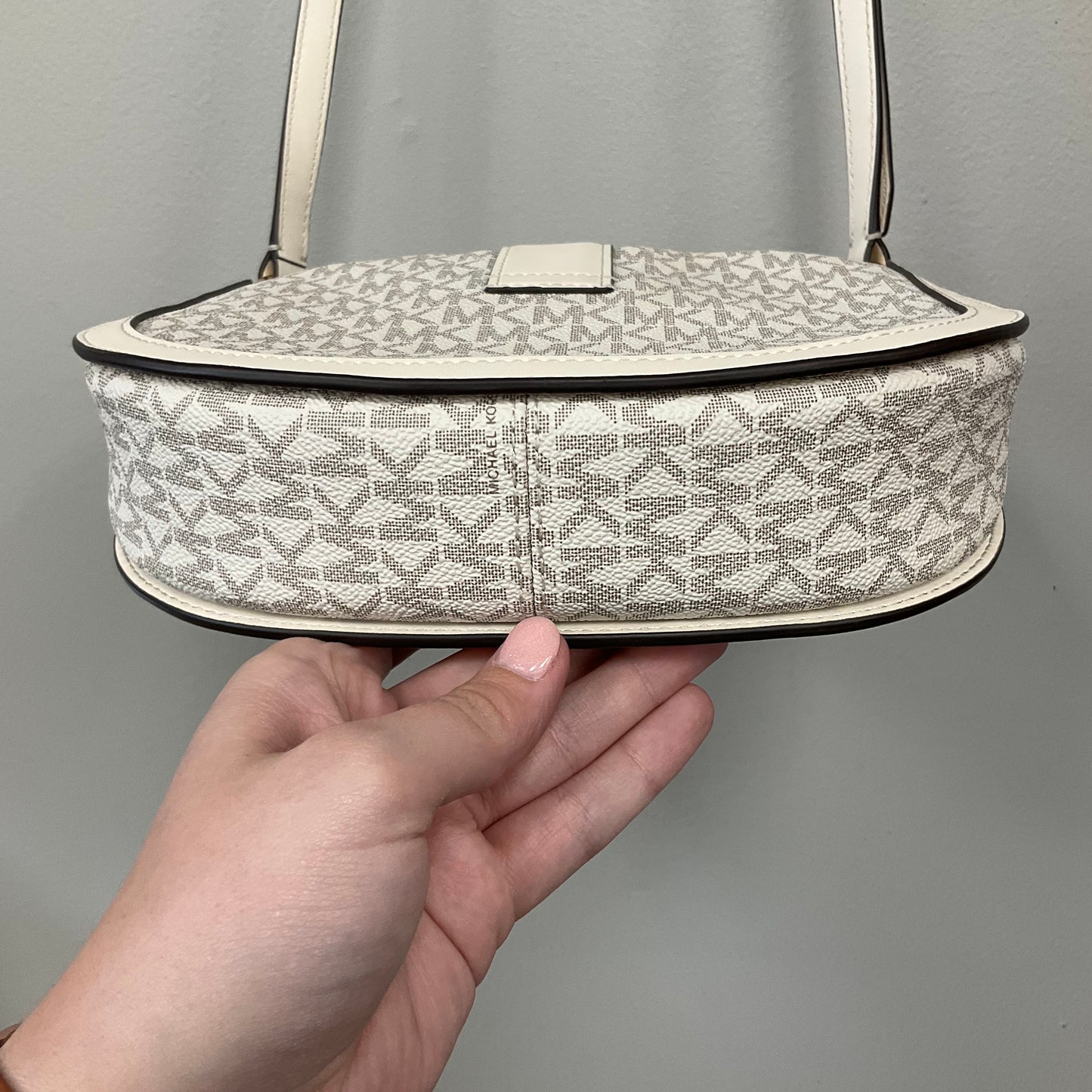 Crossbody Designer By Michael Kors In Cream, Size:Medium