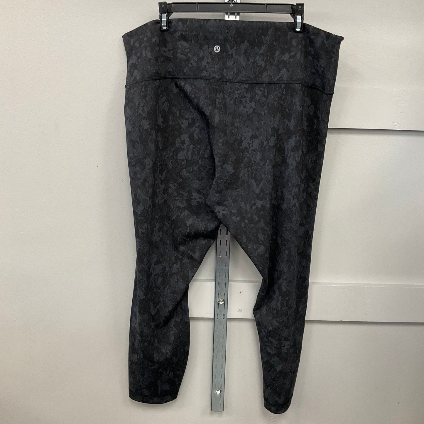 ATHLETIC LEGGINGS by LULULEMON In BLACK, Size: 20