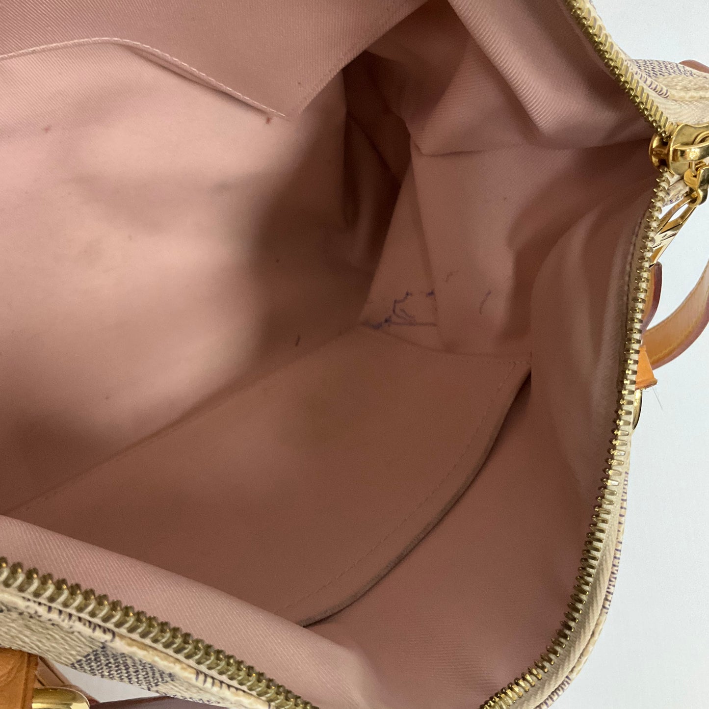 Handbag Luxury Designer By Louis Vuitton, Size: Medium