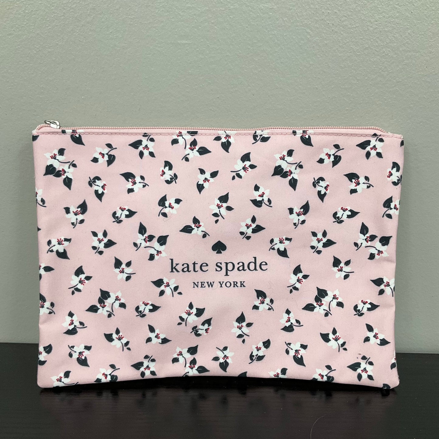 Makeup Bag Designer By Kate Spade In Floral Print, Size:Large