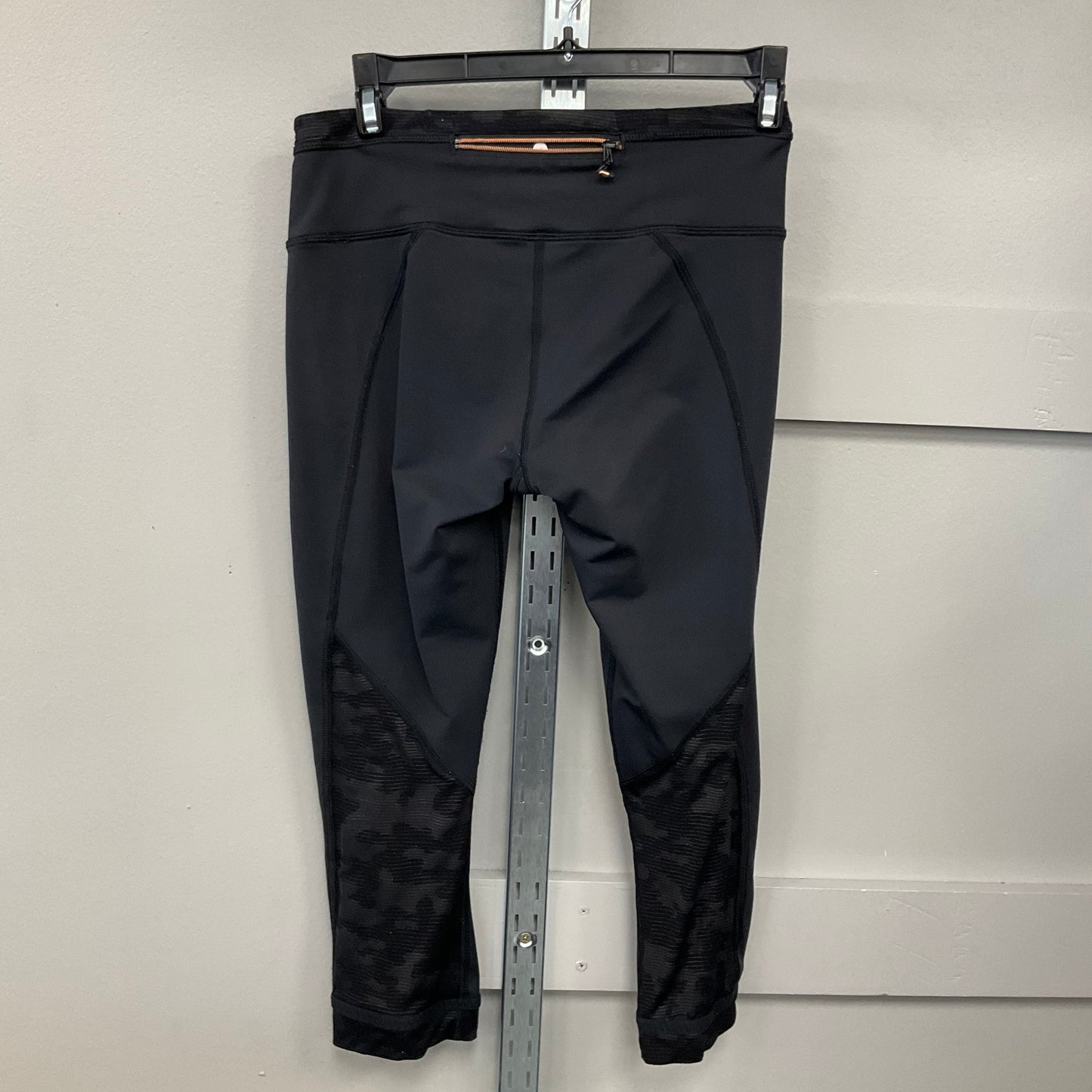 ATHLETIC LEGGINGS CAPRIS by LULULEMON In BLACK, Size: 4