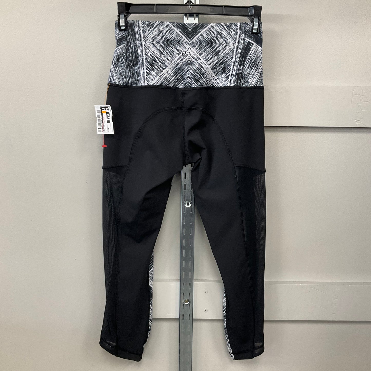 ATHLETIC LEGGINGS CAPRIS by LULULEMON In BLACK, Size: 4