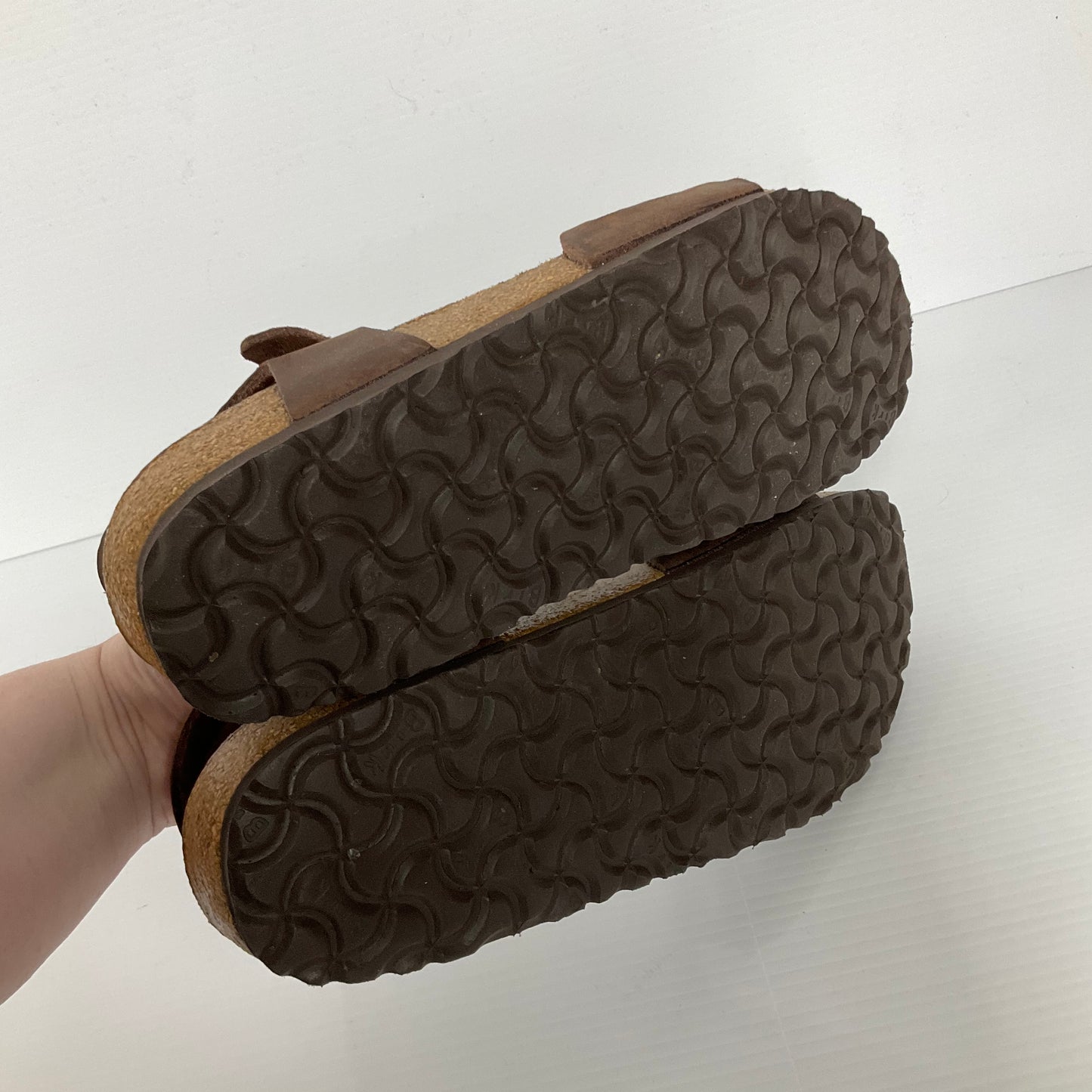 Shoes Flats By Birkenstock In Brown, Size: 10