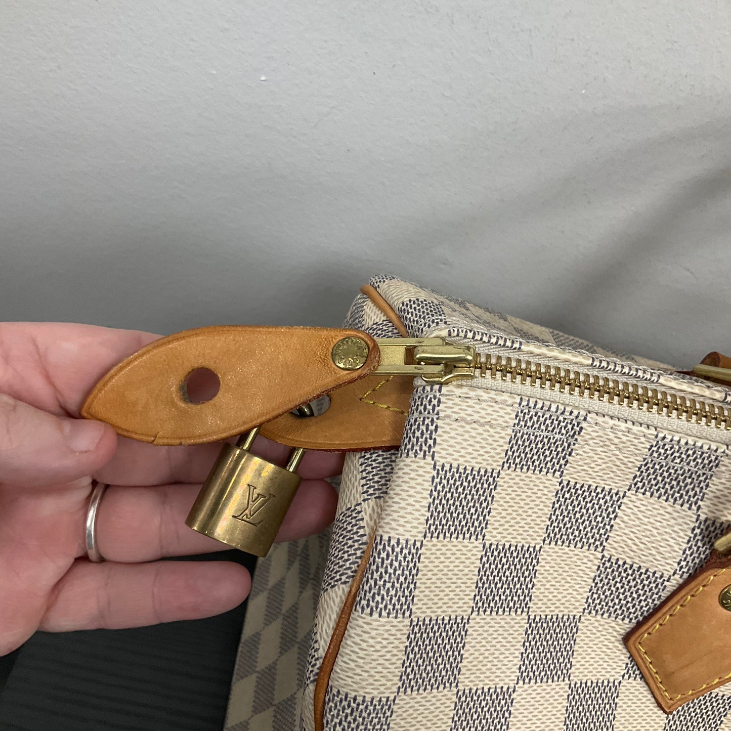 Handbag Luxury Designer By Louis Vuitton In Cream, Size:Medium