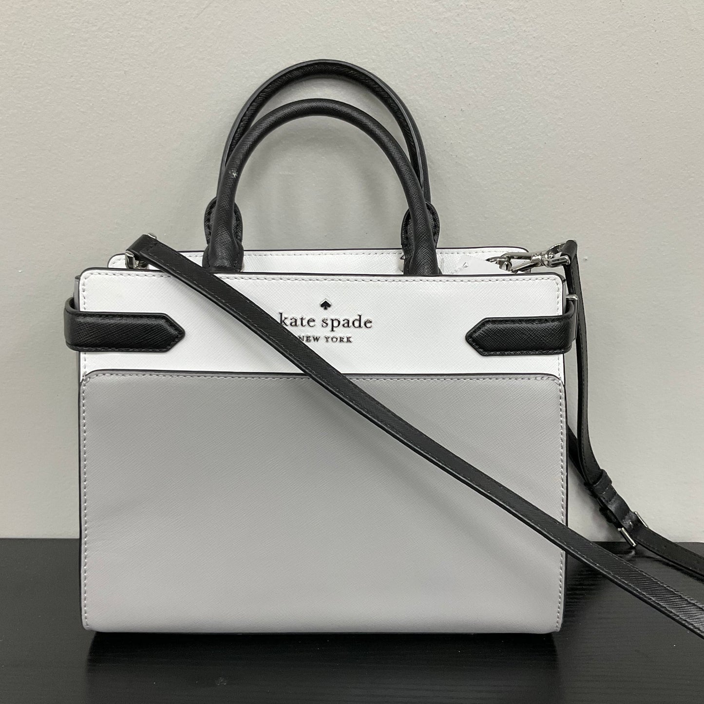 Handbag Designer By Kate Spade In Grey & White, Size:Medium