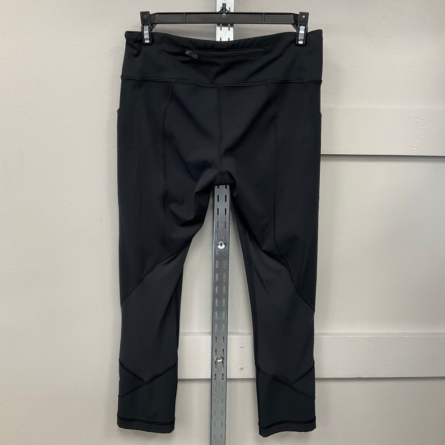 ATHLETIC LEGGINGS CAPRIS by LULULEMON In BLACK, Size: 6