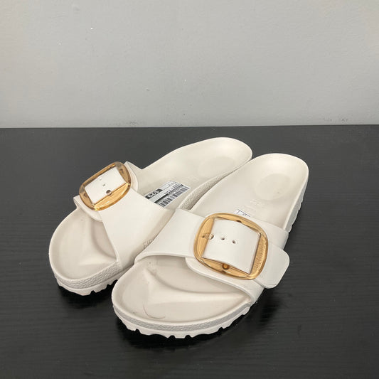 SANDALS FLATS by BIRKENSTOCK In CREAM, Size: 7